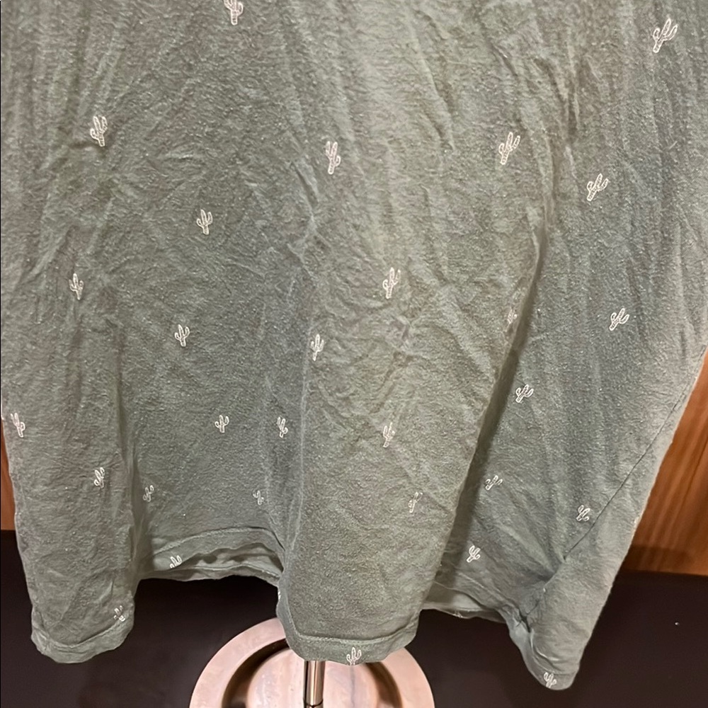 GAP Sage Green V-Neck Short Sleeve Tee with Cactus Design - Picture 6 of 10